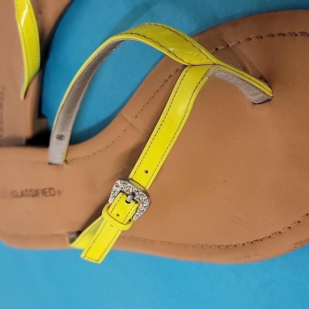 City Classified Neon Yellow Straps Flip Flops - Picture 2 of 6